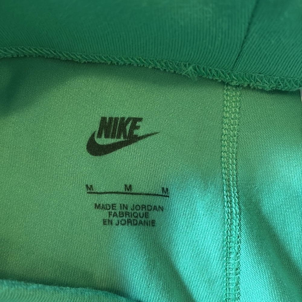 Nike Women's Vibrant Green Bike Shorts…Worn Twice - Picture 4 of 5